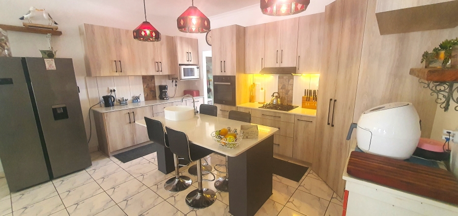 3 Bedroom Property for Sale in Sandy Point Western Cape